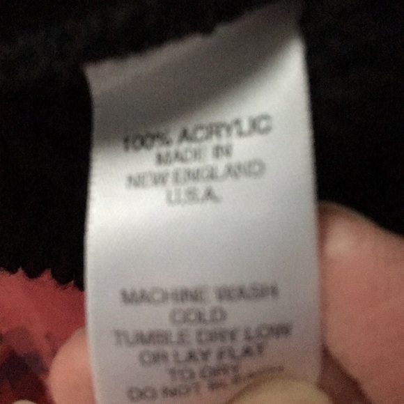 Beautiful sweater never worn in black - Picture 4 of 4